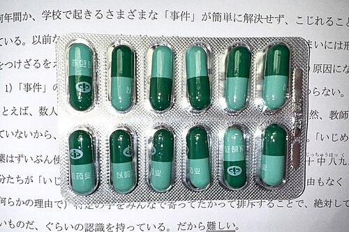 Lianhua Qingwen (Traditional Chinese Medicine formula) packaging or tablets